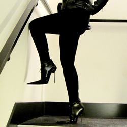 Ultra-high laced ankle boot with extreme winklepicker pointed toe. Black leather and patent upper. Leather sole, full gold leather lining. Made in Italy exclusively for RoSa Shoes